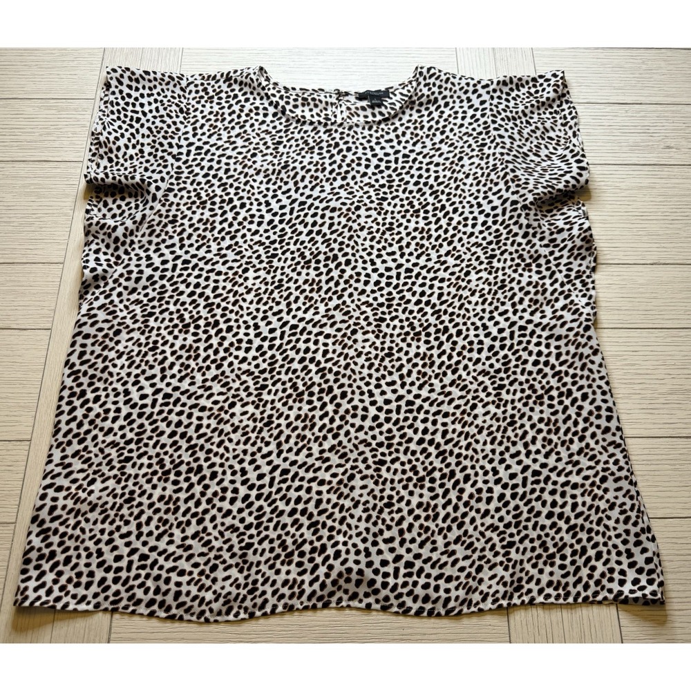 Ann Taylor Women's Leopard Print Sz‎ L Short Flutter Sleeve Poly Blend Blouse